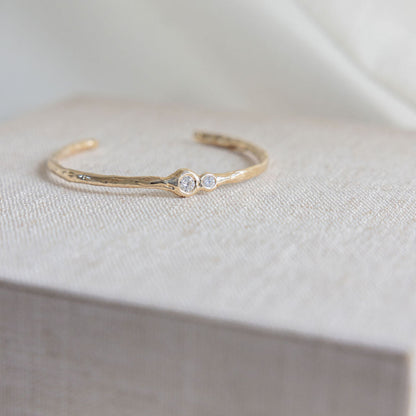 Single diamond cuff